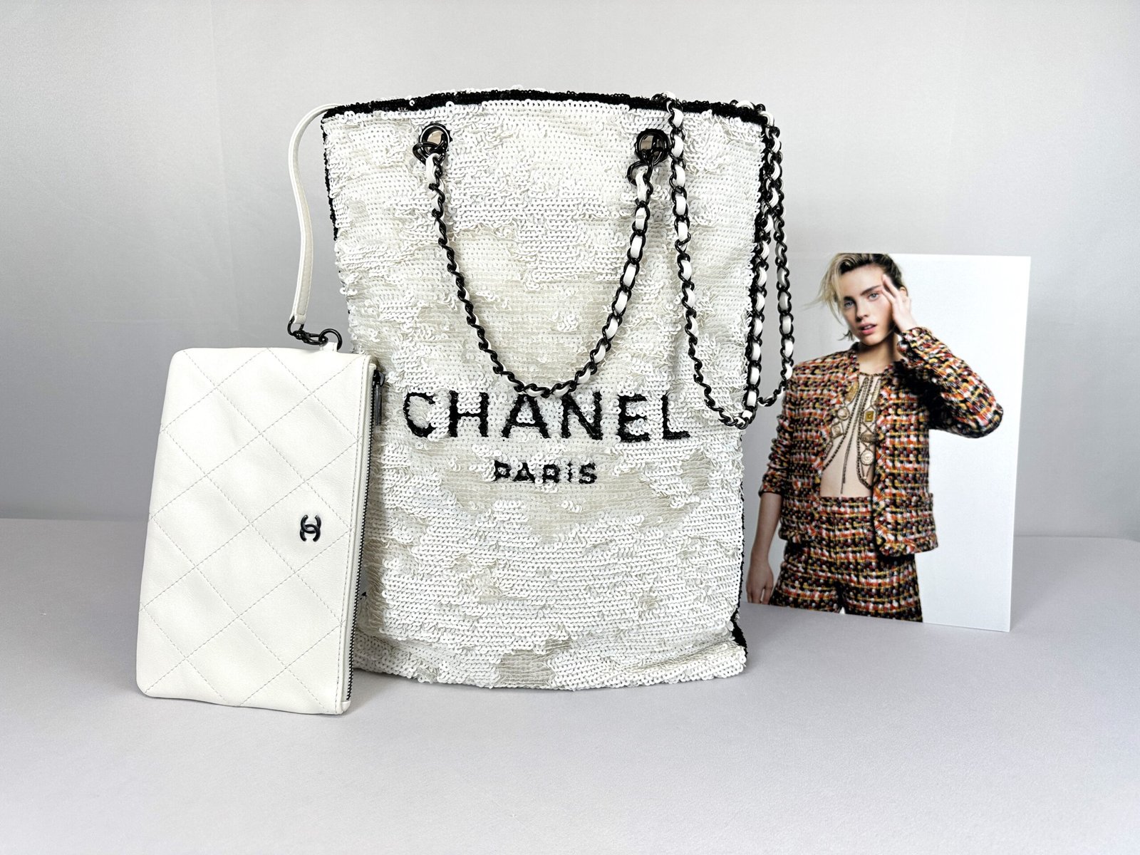 パンダ     CHANELシャネル  バッグ Chanel Super Rare Panda Sequins Tote Bag (15″x 11.5″x 2″) – Orchmelia