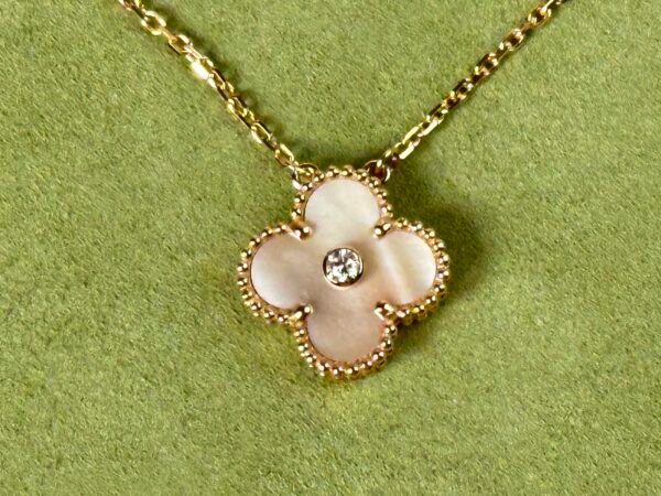 Van Cleef Arpels 2025 Holiday Pendant