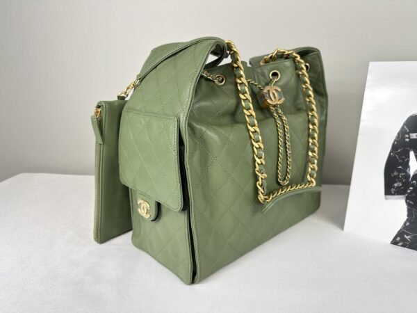 Chanel 25B Green Caviar Medium 25 Hobo Bag