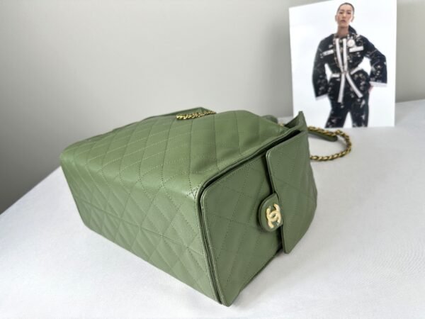 Chanel 25B Green Caviar Medium 25 Hobo Bag