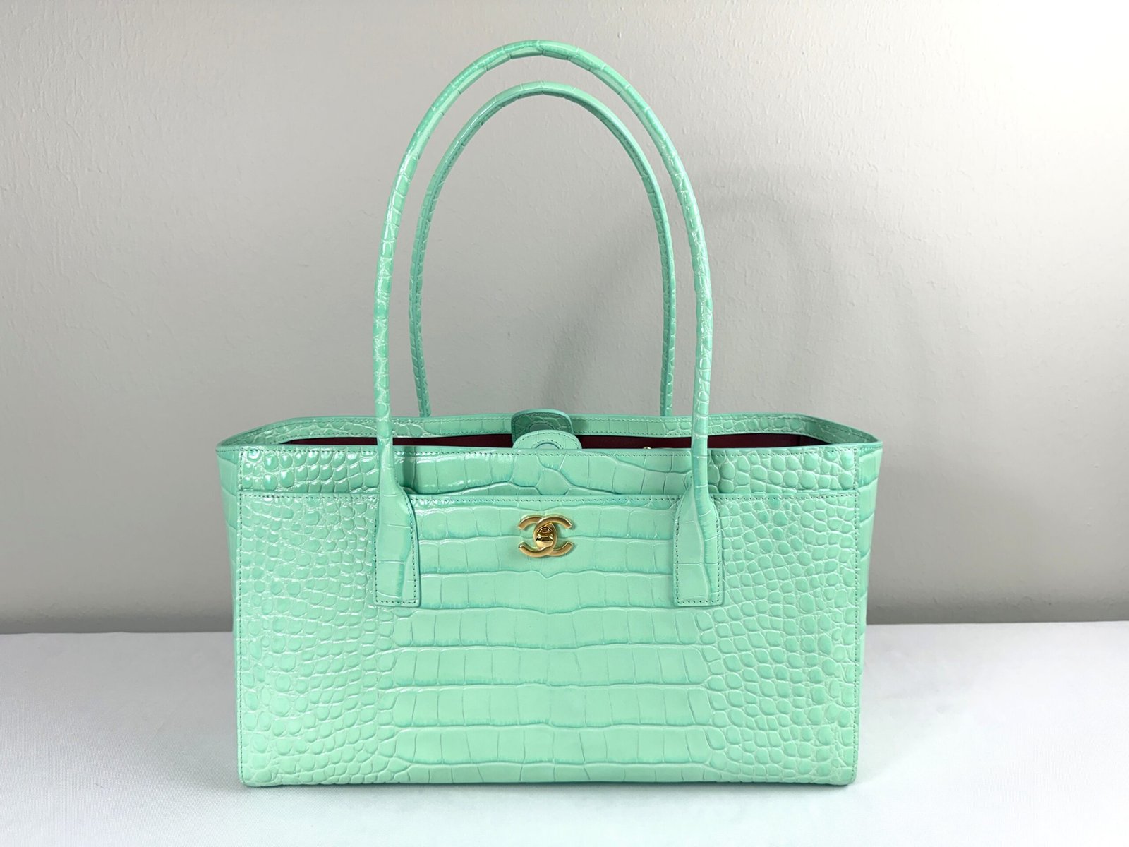 Chanel 26S Green Croc Print Shopping Tote